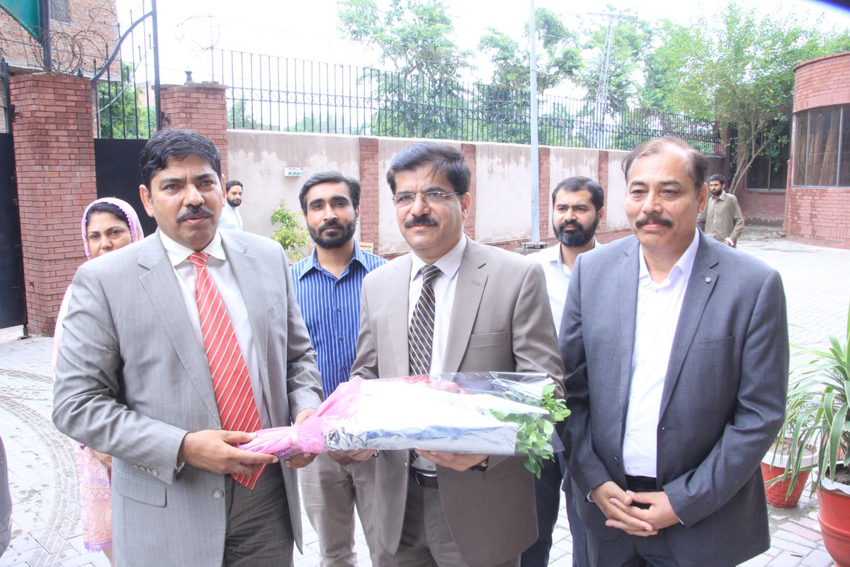 PTEVTACareers's tweet photo. Secretary Industries and Skill Development inaugurated Skills Bootcamp accompanied by DG Mr. Aamer Aziz.
He expressed appreciation for the remarkable efforts of the TEVTA administration and emphasized the significance of equipping our students and youth with new skills.
#TEVTA https://t.co/bn5OkRND7t