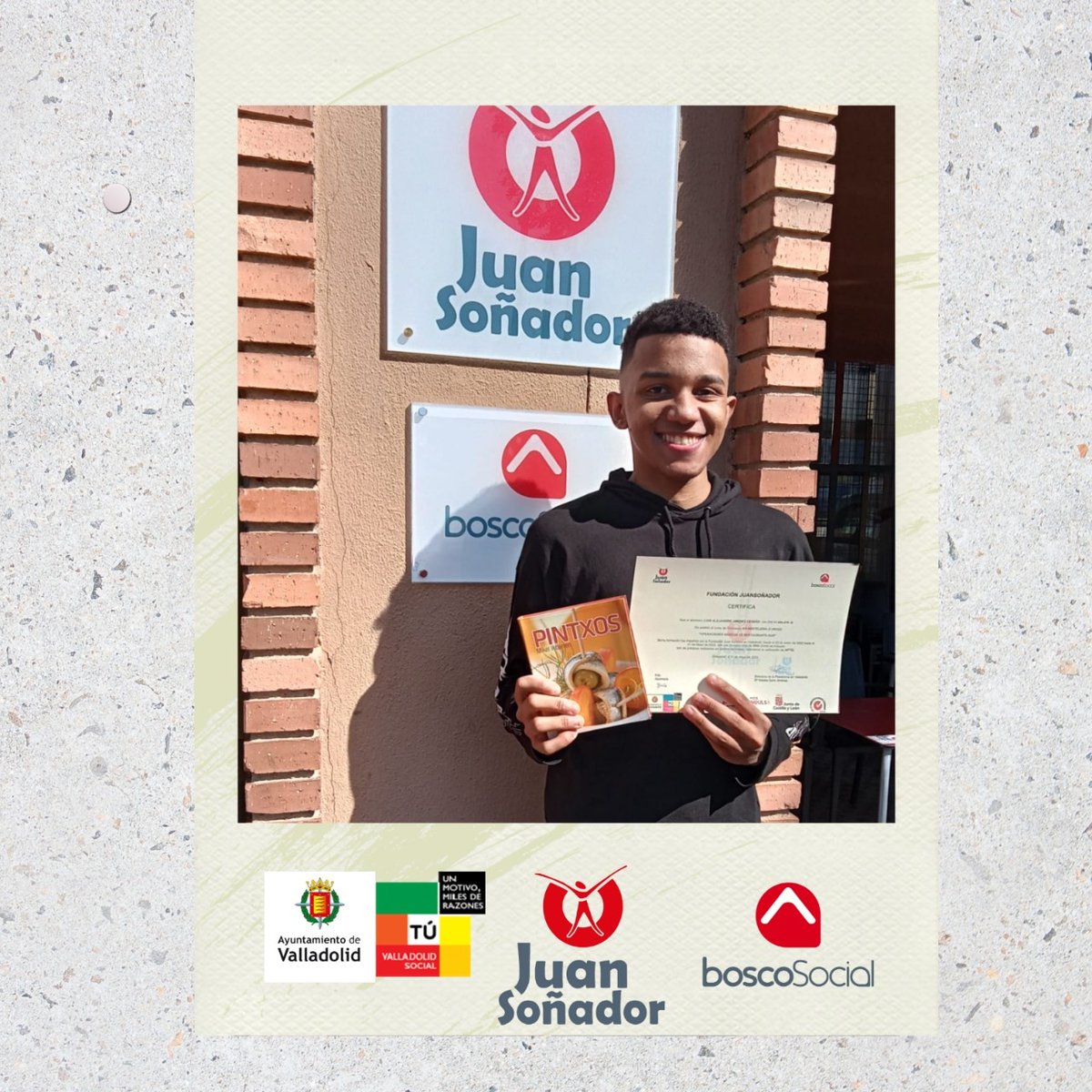 JuanSonadorVall's tweet image. 🎉 Hoy celebramos junto a Alex  su primer contrato de trabajo 📝 conseguido con mucho esfuerzo y constancia... después de finalizar #FormaciónHostelería y gracias a la oportunidad de @GinosRistorante empieza su nueva aventura en el mercado laboral!!!! 
🏅

☘️Muchas suerte Alex☘️