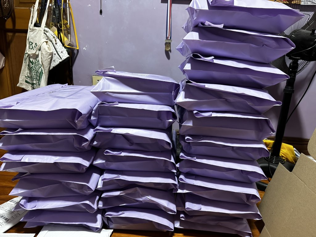 aeongdream's tweet photo. #lekupdates
packed these yesterday for shipping supposedly today but walang nagpickup, will rebook for tom! :) https://t.co/r5RaoDzQTd