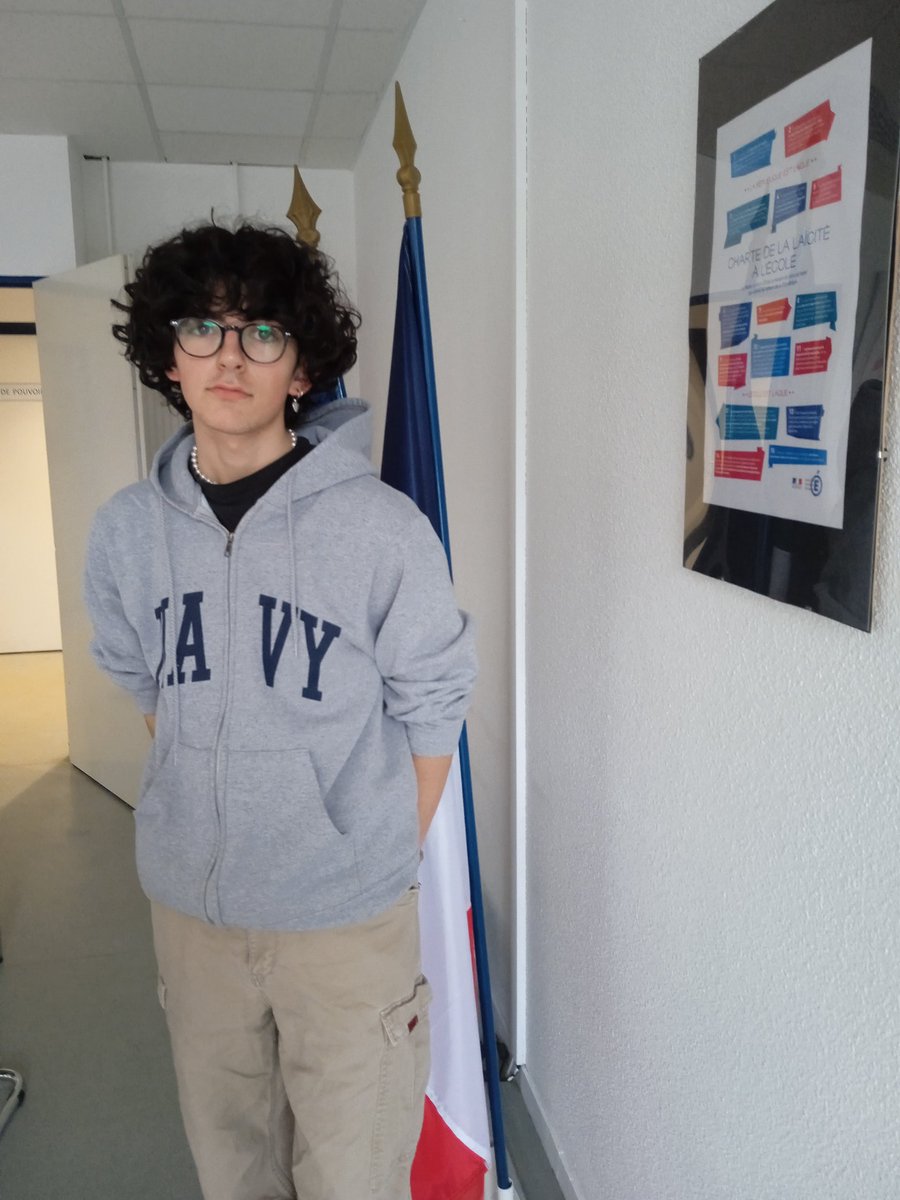 lyceejaydebeau1's tweet photo. Félicitations à Nicolas élève de 1ere E à Jay sélectionné parmi 20 candidats sur toute la France pour participer au camp mathématiques organisé par l'école polytechnique sur le campus de Palaiseau du 6 au 13 juillet prochain. https://t.co/QN3MfNogp8