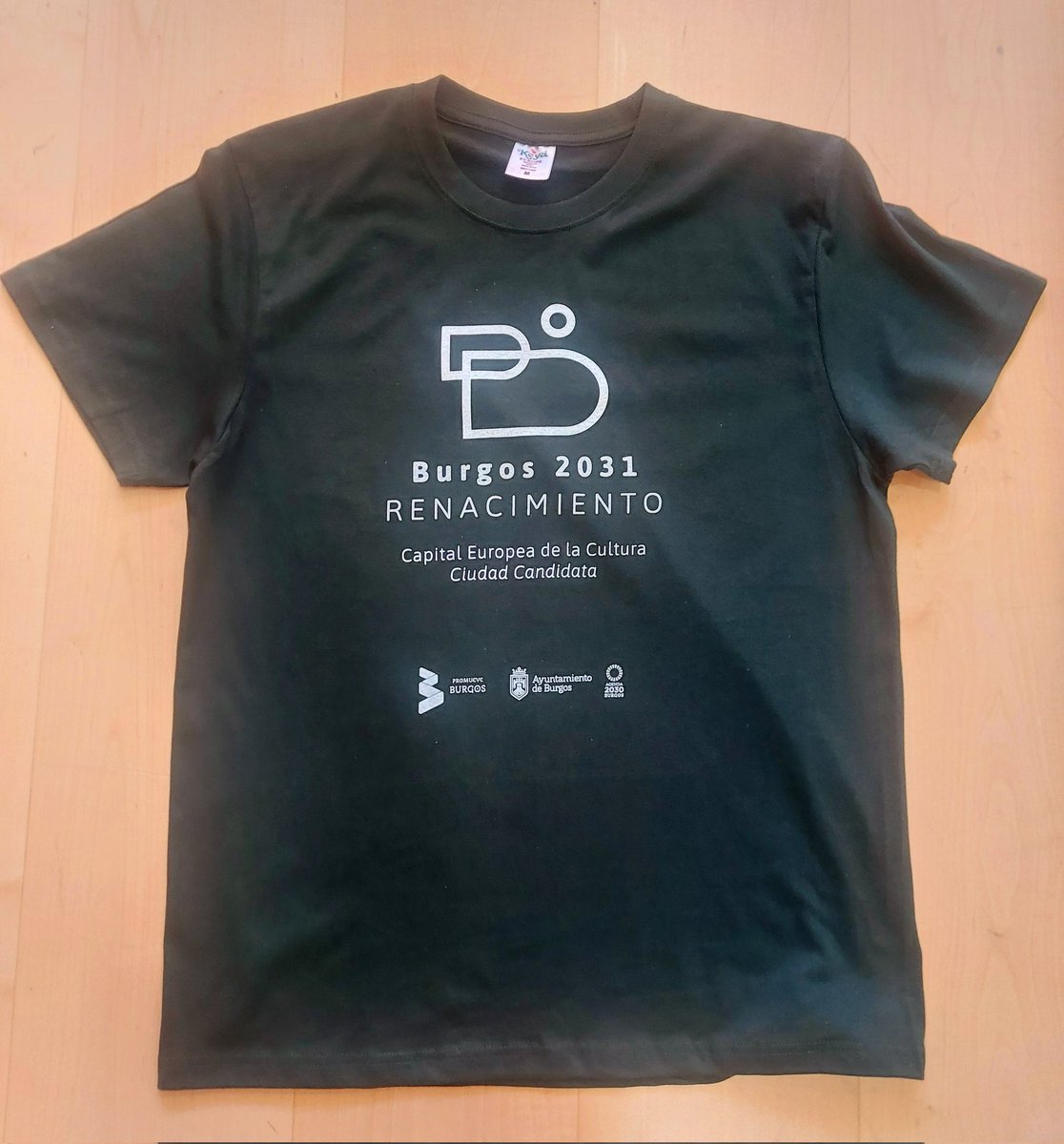 🚨 Sorteamos 5 lotes de merchandising de Burgos 2031. Camiseta blanca, camiseta verde, bolsa, mochila, gorra y cantimplora.
📌 Tienes que retuitear este tuit y seguir esre perfil de twitter.
📌 Los ganadores podrán recoger el lote el miércoles 21 de junio en el Fórum Evolución.