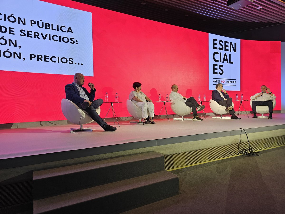 FeSMC_UGT's tweet photo. #ÁgoraSindicalUGT | Mesa 2
Administración Pública y Empresas de Servicios.

Diego Giráldez: "¿Queremos seguir construyendo un modelo de empresas basado en los bajos salarios como ha pasado durante décadas?. ¿Qué modelo de empresas queremos para nuestro país?." https://t.co/uStdJTnfVS
