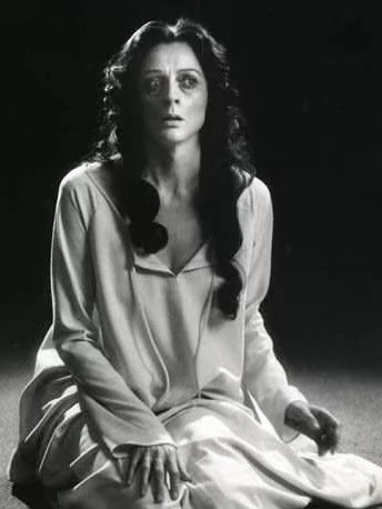 Enter Lady Macbeth.
(Macbeth)

Maggie Smith as Lady Macbeth, Stratford, Ontario 1978

#TheatreThursday #MaggieSmith