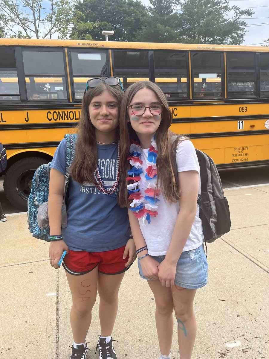 DedhamMS's tweet photo. Even though the parade was postponed a day, DMS still ❤️🤍💙 Flag Day! https://t.co/IPYRevrE9m