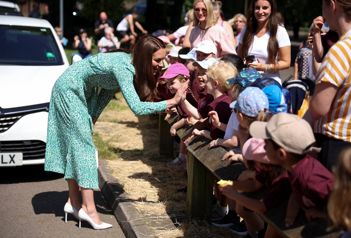 NEW: The Princess of Wales has greeted school children during her visit to Riversley Park Children's Centre in Nuneaton, Warwickshire. A new study, funded by @Earlychildhood, aims to promote infant wellbeing and social and emotional development.
 
📸PA
