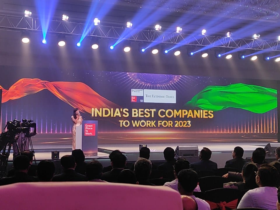 GPTW_India's tweet image. Uncover the secrets of India&apos;s Best Companies To Work For 2023. Gain valuable insights and be inspired to create exceptional workplaces. 

Click the link below to join us live: youtube.com/watch?v=uS8Y8F…

#BestCompaniesToWorkFor2023 #EmployeeExperience #WorkplaceCulture #Top100