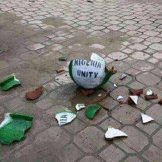 BABYLON ie one-#Nigeria… is fallen, is fallen, never to rise again.
Transition now to Renegotiate the failed Union.
#NINASisRight #ConstitutionIsTheProblem #TransitionNow #EndSARS