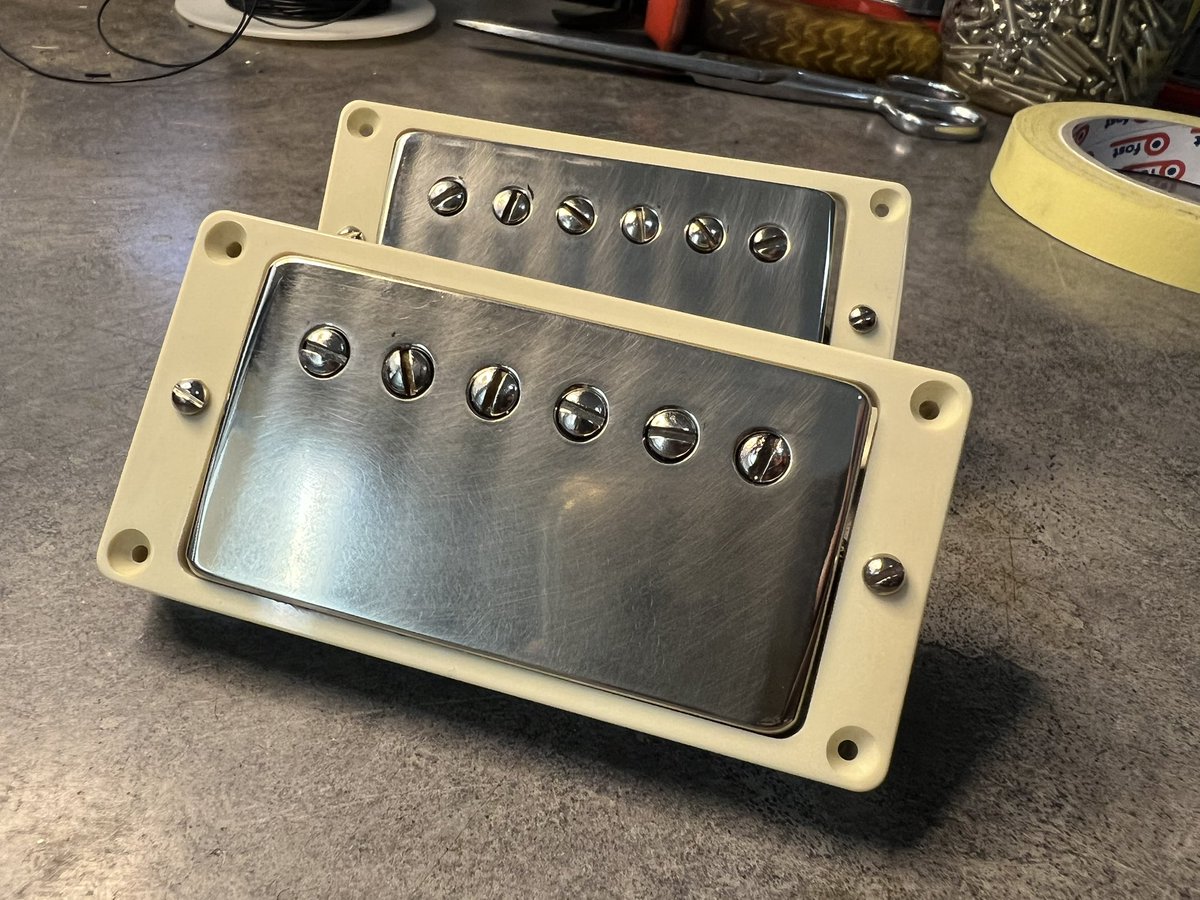 wizzpickups1's tweet photo. Closer to 1959 then ever 😁

#pafpickups #wizzpickups #1959burst #gibsonlespaul #clone #replica https://t.co/tIhI1GsRav