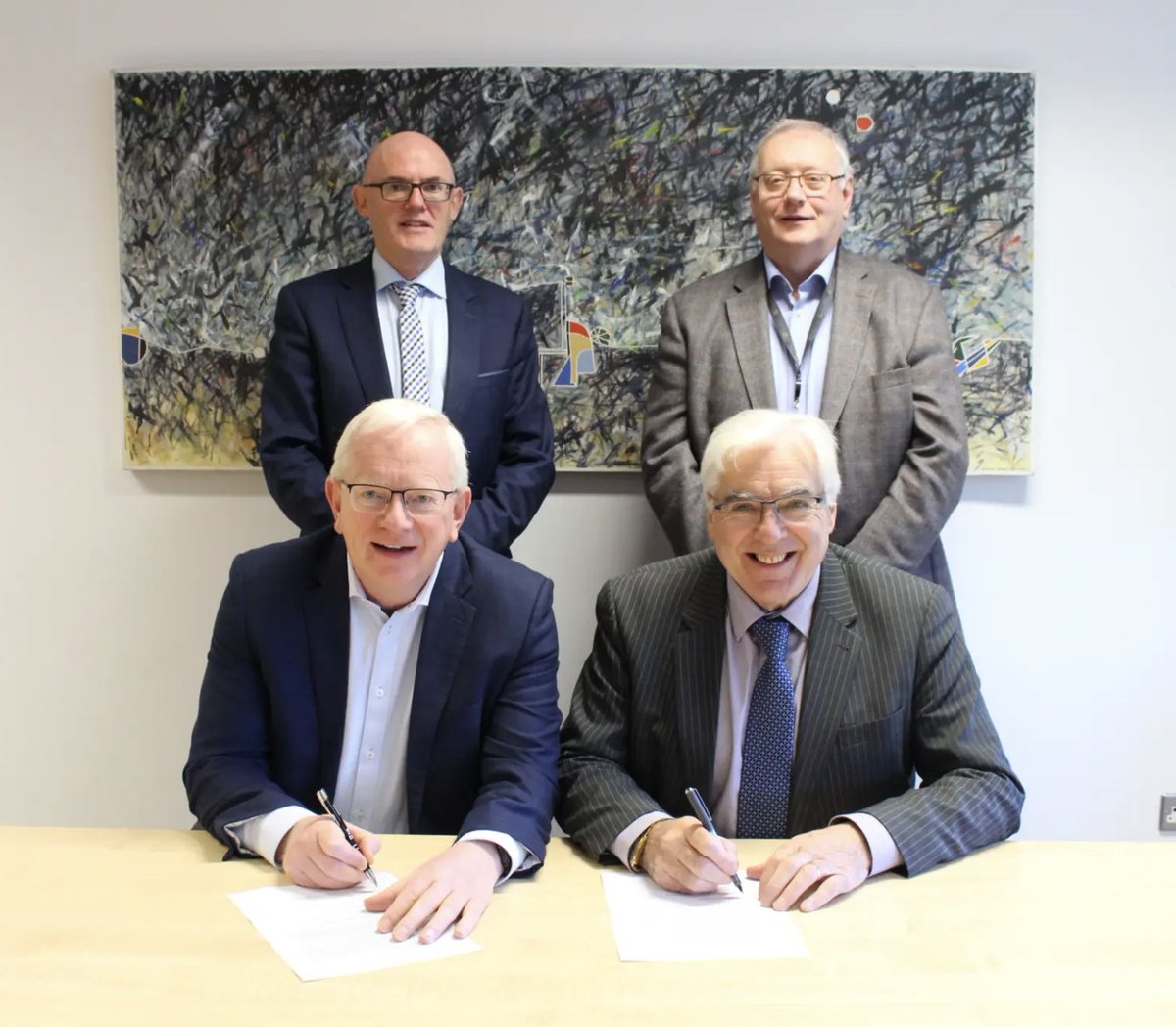 LimClareETB_FET's tweet photo. Thursday Throwback to this important collaboration with @TUS_ie π€©
Read more about the recent signing of this MoU for the Further Enhancement of Education & Training in the Mid-West here π https://t.co/N6nuCi6Pdl
#FindTheBestInYou #FindThePathwayForYou #FutureProofing #TeamWork https://t.co/Cz2pcnXtVf