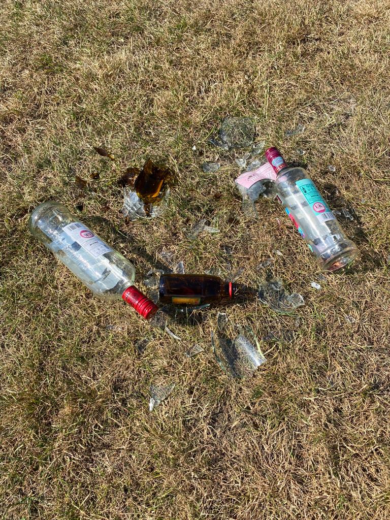 Please share - without sounding like killjoys, we would ask anyone who uses Carr Green to celebrate the end of their exams to respectfully take their litter home with them.

Many thanks to those who sorted it very quickly in time for Saturday's tournament...