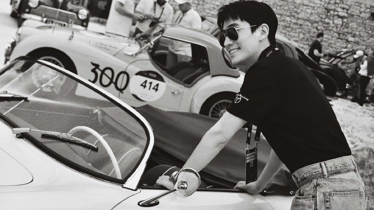 /1 Jun 15 #ZhuYilong Studio: “1000 Miglia, let’s go! Driving through the city in a vintage racing car, experiencing the charm of racing.”

#YilongZhu #朱一龍 #朱一龙 #Chopard #1000miglia