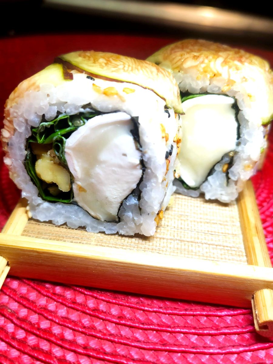 IKE_SushiGourme's tweet photo. ~🍜SEMANA DE PASTAS ASIÁTICAS🍜~
Abrimos con nuestra segunda especialidad 😉🫴#LaPasta
☆《Noodles Pollo》
☆《Noodles Marisco》
☆《Noodles Ternera》
Y además 🔴#Novedades
☆《Maki PezMantequilla,Surimi,Pepino,Daicon Encurtido》
☆《Maki Queso Cabra,Albahaca,Nueces y Brevas》 https://t.co/bK4tawVnWN