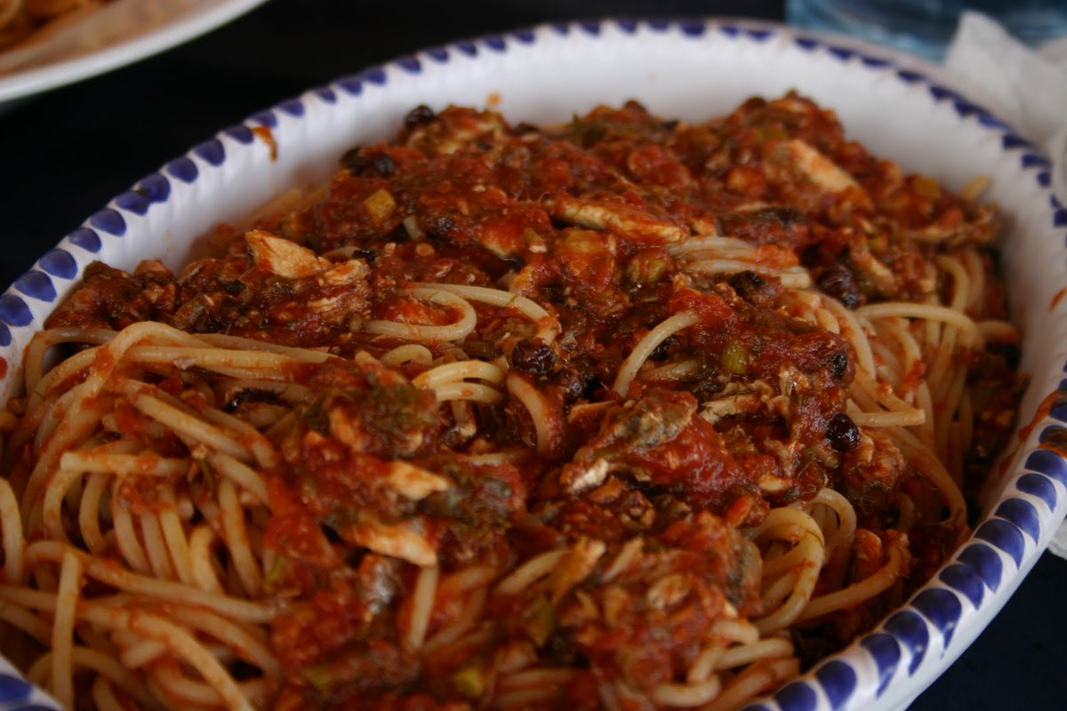 Oggi una saporitissima #pasta con le #sarde al #sugo alla #catanese... 😊
lacucinadibacco.it/pasta-con-le-s…
#Sicilia #Catania #Sarde #Spaghetti #Ricetta
