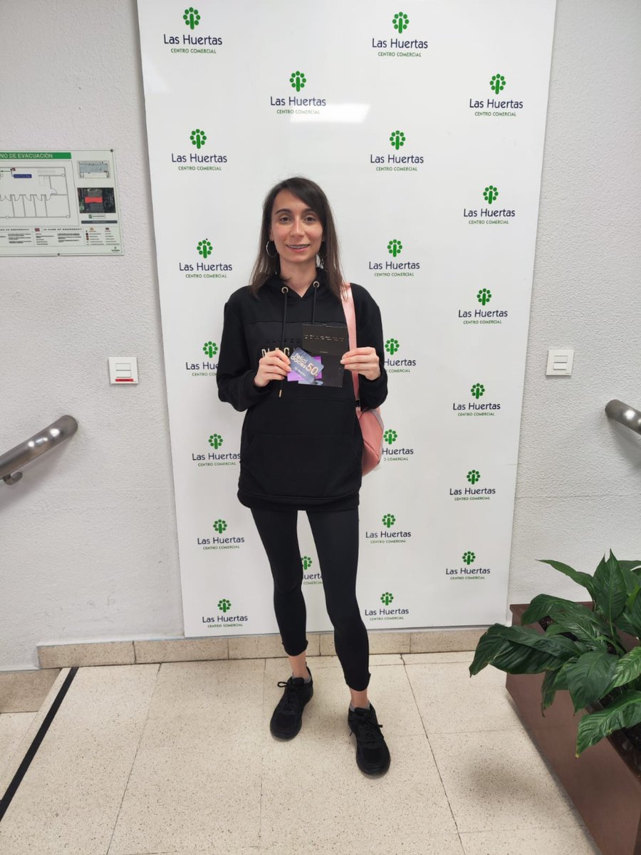 ¡La ganadora de nuestro sorteo del #DíadelMedioAmbiente ♻️ ya ha venido a recoger su premio! ¡¡Enhorabuena!! 👏🎁

#premio #ganadora #cclashuertas
