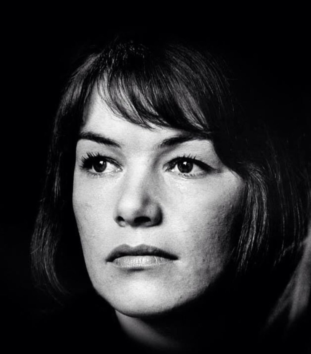 VictorPressAg's tweet photo. Goodbye, Mrs #GlendaJackson https://t.co/X12sxk6bfQ