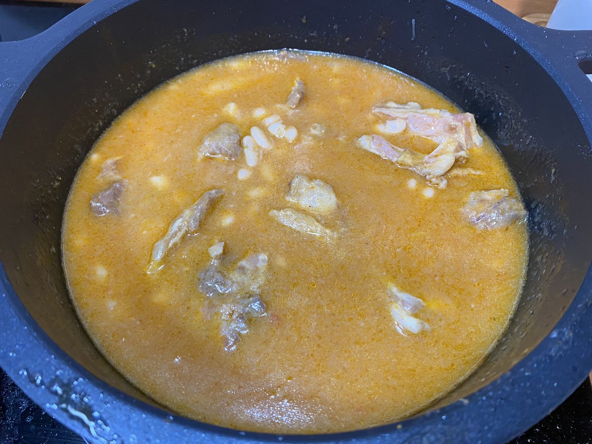 cuinadiscreta's tweet photo. Avui hem passat pel xino el brou del cabrit i les verdures i dp ho hem ajuntat tot, amb la mica d’aigua gelificada de les mongetes!

Espectacular! https://t.co/x2PI4VevVe