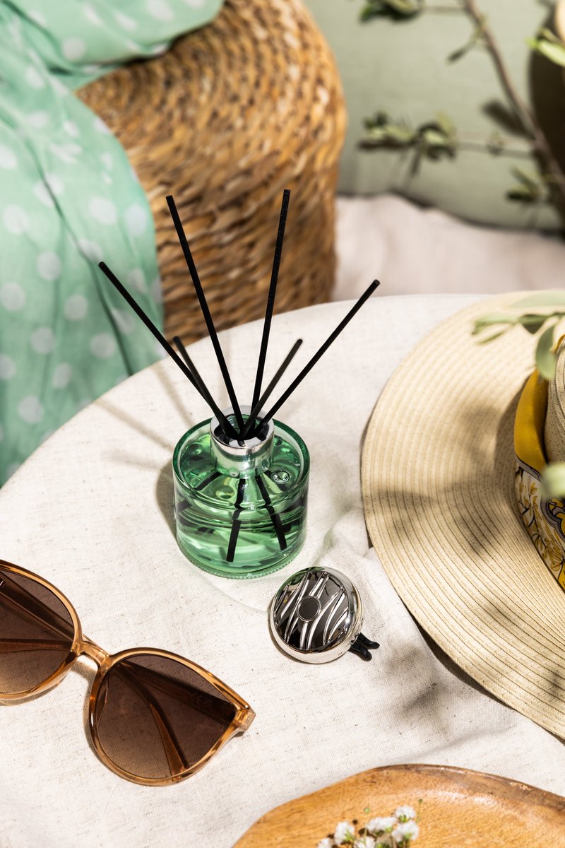 #DOLCE☀️
Une collection colorée et zestée qui prône la farniente… 
Prenez le temps de savourer l’art de vivre à l’italienne avec la nouvelle collection Dolce, au parfum frais « Zeste d’Orange Verte ». 🍊
maison-berger.fr
#maisonberger #lampeberger #été #vacances