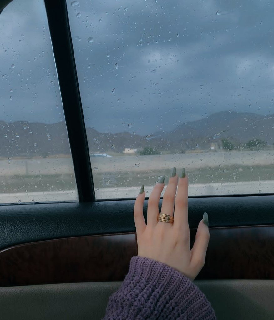 ReemALDOSSARY22's tweet image. ودّعته عند الغروبِ مُلوِّحًا
من يومها كلّ الزمانِ غروب

#رساله_اليوم