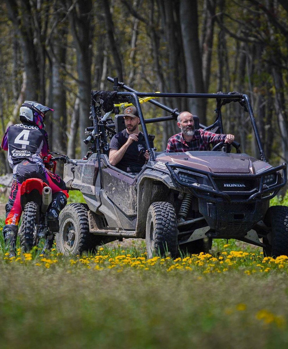 TiltaGlobal's tweet photo. Keep up with the speed 🚀🏍
Tilta Hydra Alien is doing its job!!! It's super simple, no issues balancing it!🦾
#tilta #cameracar #photography #photooftheday #Filmmaking #Filmmaker #film #motorcycle #Jeep #camera #cameraman #BTS https://t.co/i1tEKOJXUH