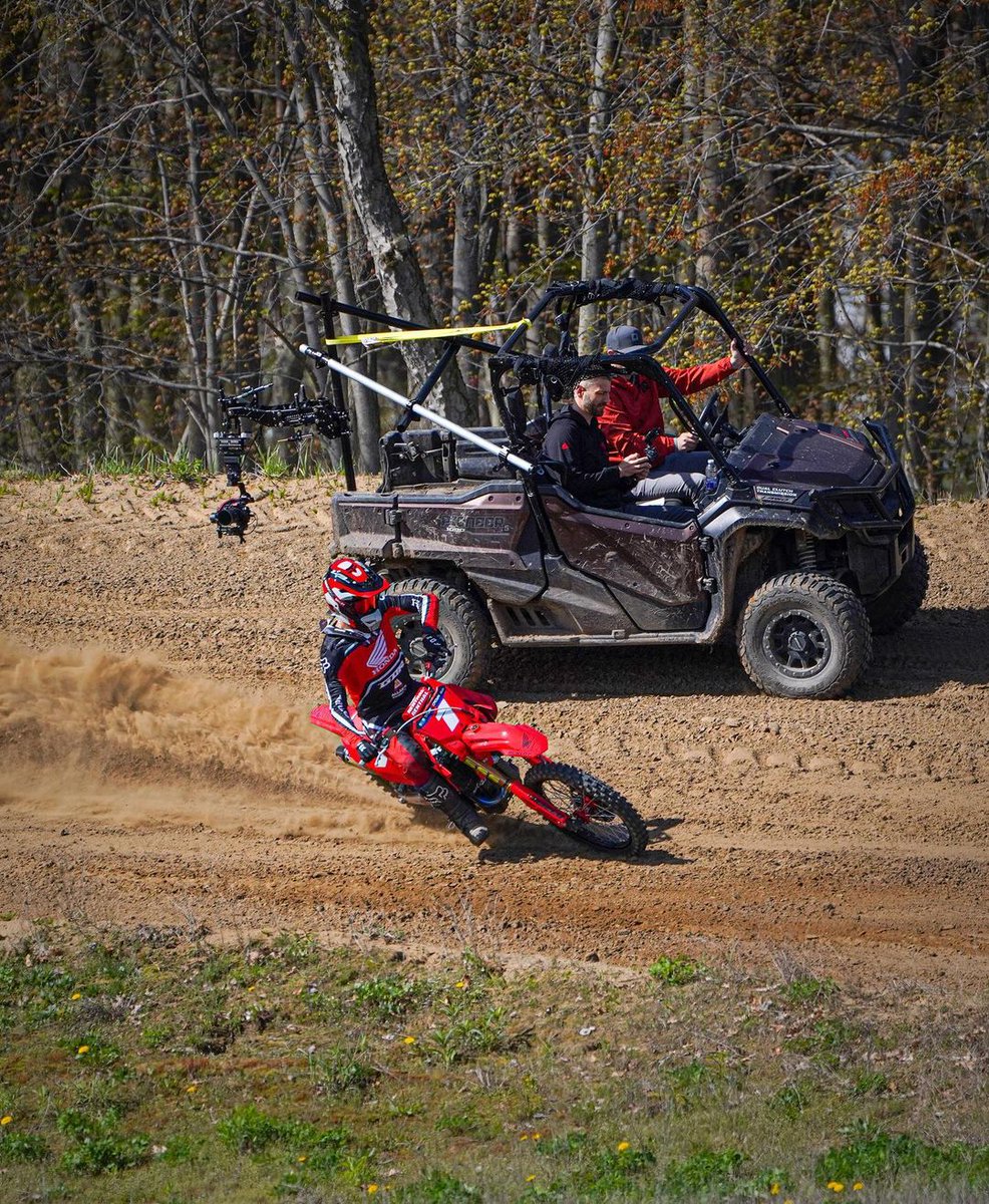 TiltaGlobal's tweet photo. Keep up with the speed 🚀🏍
Tilta Hydra Alien is doing its job!!! It's super simple, no issues balancing it!🦾
#tilta #cameracar #photography #photooftheday #Filmmaking #Filmmaker #film #motorcycle #Jeep #camera #cameraman #BTS https://t.co/i1tEKOJXUH