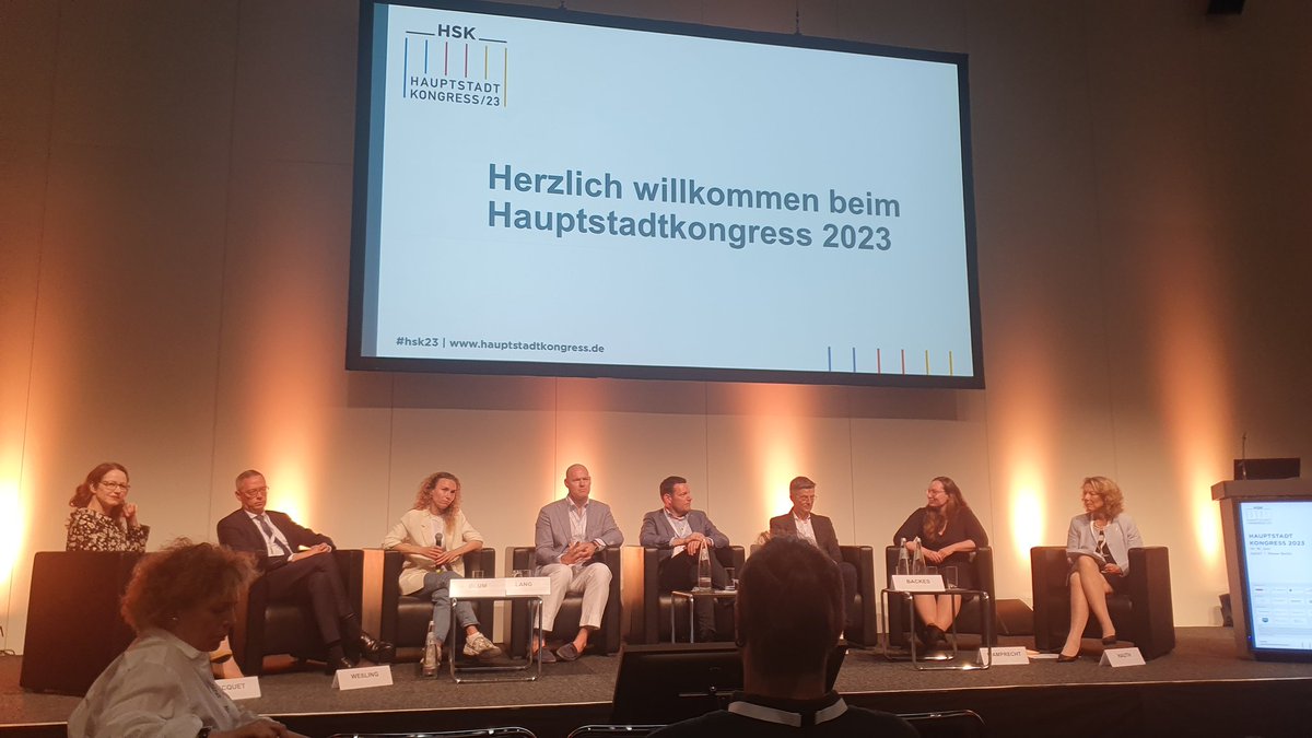 Interessante Idee von G.Woditsch <a href="/AlexianerGmbH/">Alexianer</a> auf dem #hsk23 zur Virtuellen Klinik: Regionale oder Zentr. ( neue) Org., um z.B. Datenschutz nur 1 x für alle Player zu regeln, inkl. IT-Support.