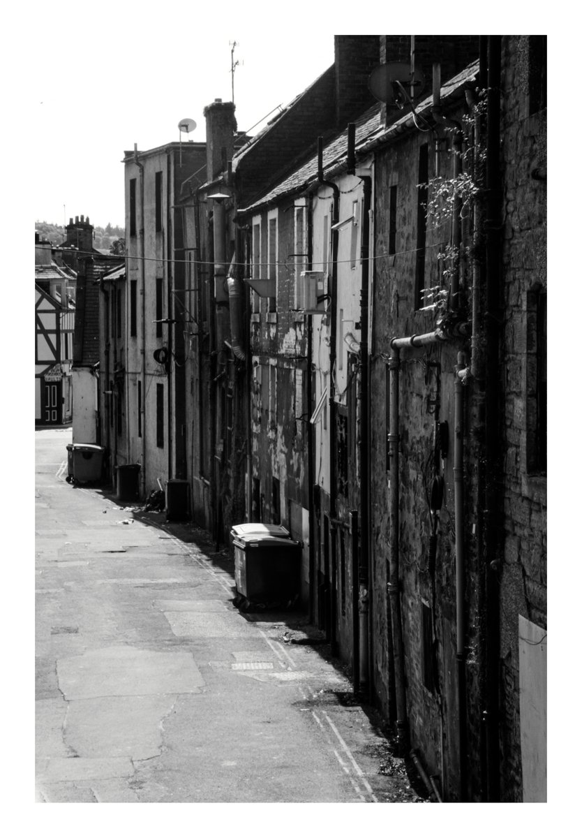 back street
#thursdaybins #blackandwhitephotography #backstreet #365in2023 #DumfriesandGalloway