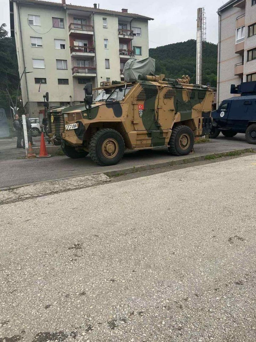 🔴 KFOR görevi kapsamında Kosova'da bulunan Türk birlikleri.
 
▪️ Birlikler, olayların yoğun olarak  yaşandığı Mitrovica şehrinde konuşlandı.