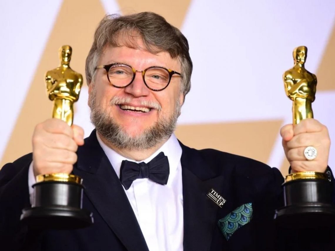 Guillermo del Toro is sticking to his art form, regardless of “assholes” in Hollywood.

“Have faith in the stories you want to tell and wait until someone wants to buy them.” trib.al/JRyANSN