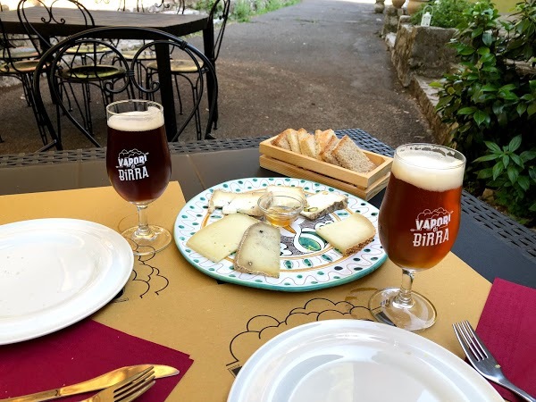 QualityMade_eu's tweet photo. 🇮🇹 Un tour notturno di Castello, visita in azienda e menu completo con degustazione per assaggiare e conoscere le birre: questo potrete vivere “Visita in azienda” di  Vapori di birra in Toscana per Quality Made.
 🔗 https://t.co/ZZhdy8VIn1
#traveldifferent #qualitymade https://t.co/dtOuWoVmYa