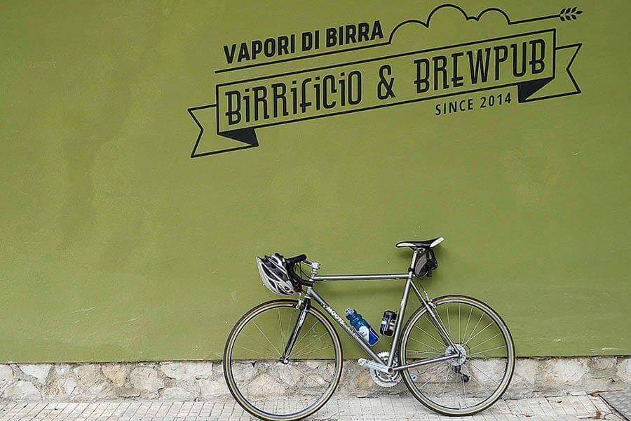 QualityMade_eu's tweet photo. 🇮🇹 Un tour notturno di Castello, visita in azienda e menu completo con degustazione per assaggiare e conoscere le birre: questo potrete vivere “Visita in azienda” di  Vapori di birra in Toscana per Quality Made.
 🔗 https://t.co/ZZhdy8VIn1
#traveldifferent #qualitymade https://t.co/dtOuWoVmYa