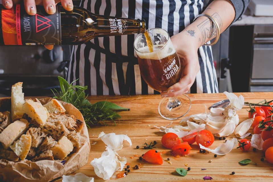 QualityMade_eu's tweet photo. 🇮🇹 Un tour notturno di Castello, visita in azienda e menu completo con degustazione per assaggiare e conoscere le birre: questo potrete vivere “Visita in azienda” di  Vapori di birra in Toscana per Quality Made.
 🔗 https://t.co/ZZhdy8VIn1
#traveldifferent #qualitymade https://t.co/dtOuWoVmYa