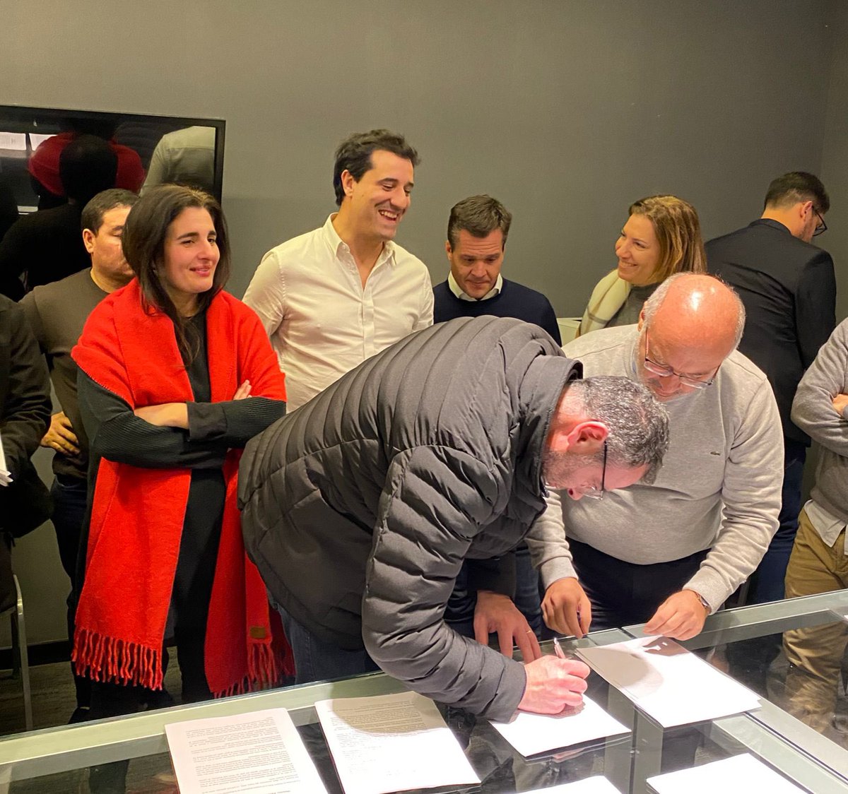 adrianurreli's tweet photo. Responsabilidad, Compromiso y Unidad. 
Firmamos la alianza Juntos por el Cambio que competirá en las PASO y en las Elecciones Generales. 

Este es el momento. Solo en equipo vamos a lograr la transformación que queremos para toda la provincia. https://t.co/zgZnopoQ1U