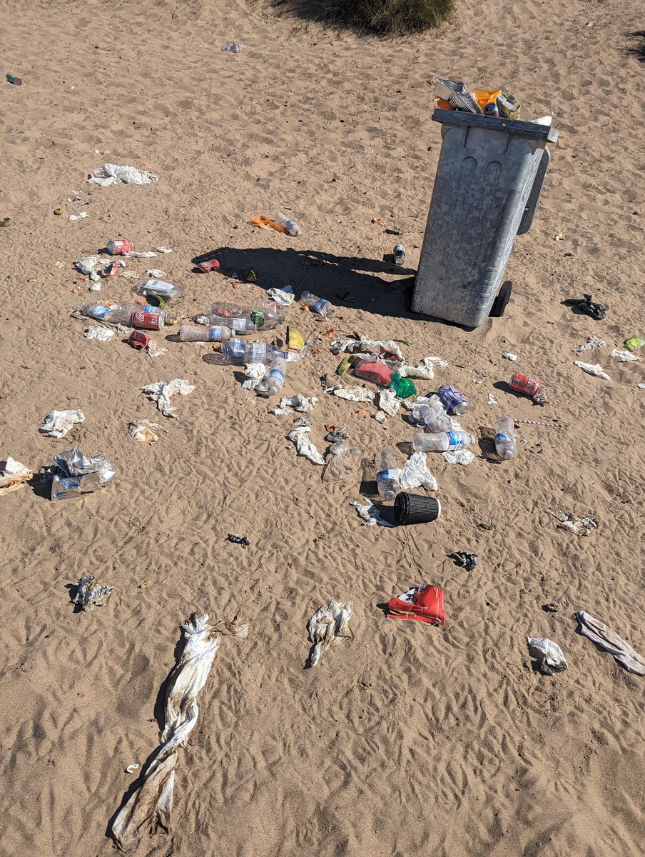 IrvineBeach's tweet photo. Please take your rubbish home. If you leave it beside a bin the seagulls just spread it everywhere.

@North_Ayrshire please do better and empty the beach bins daily as promised.

#beachcleanup #takeithome #leaveonlyfootprints https://t.co/0AnW0deXXM