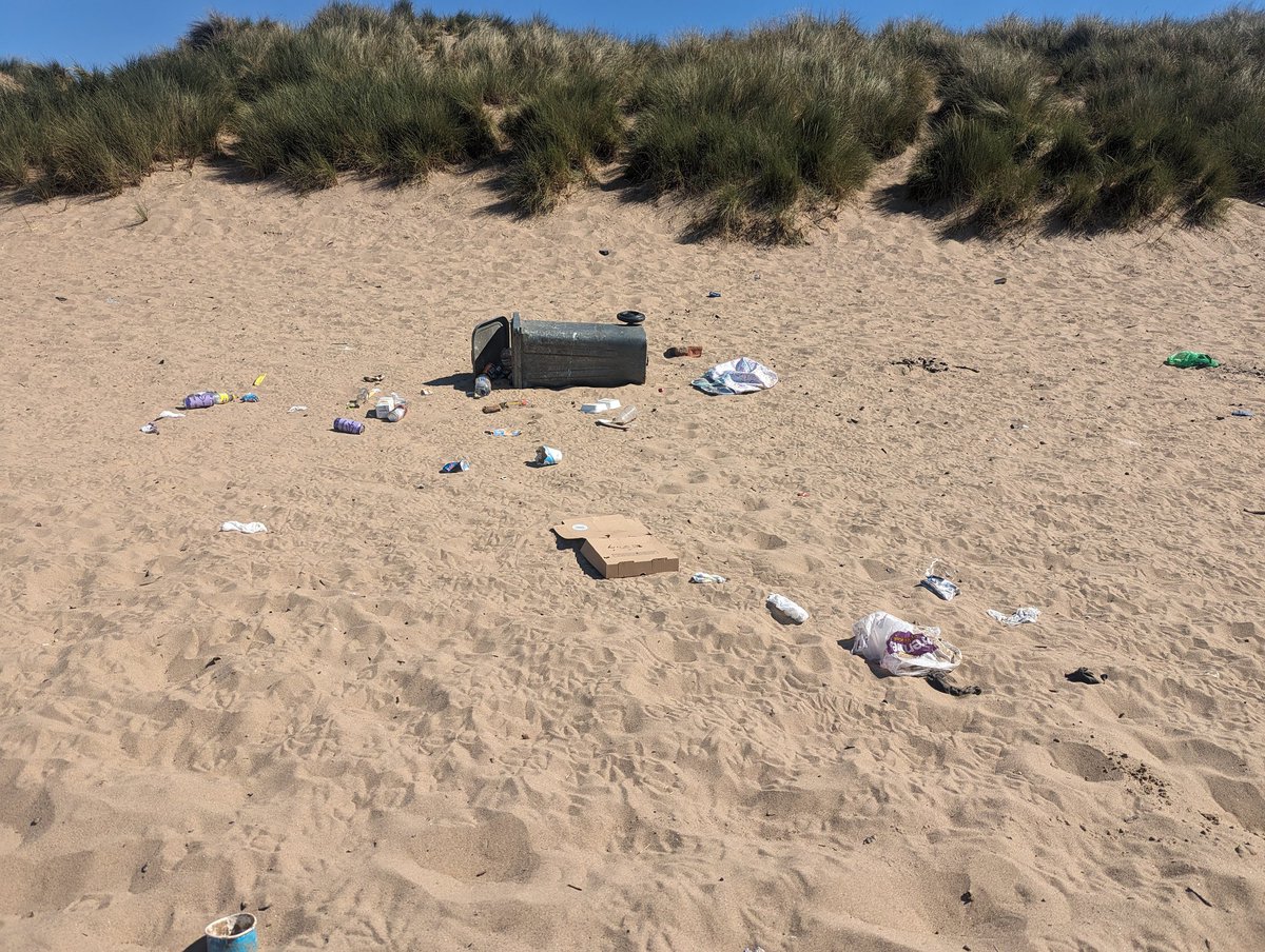 IrvineBeach's tweet photo. Please take your rubbish home. If you leave it beside a bin the seagulls just spread it everywhere.

@North_Ayrshire please do better and empty the beach bins daily as promised.

#beachcleanup #takeithome #leaveonlyfootprints https://t.co/0AnW0deXXM