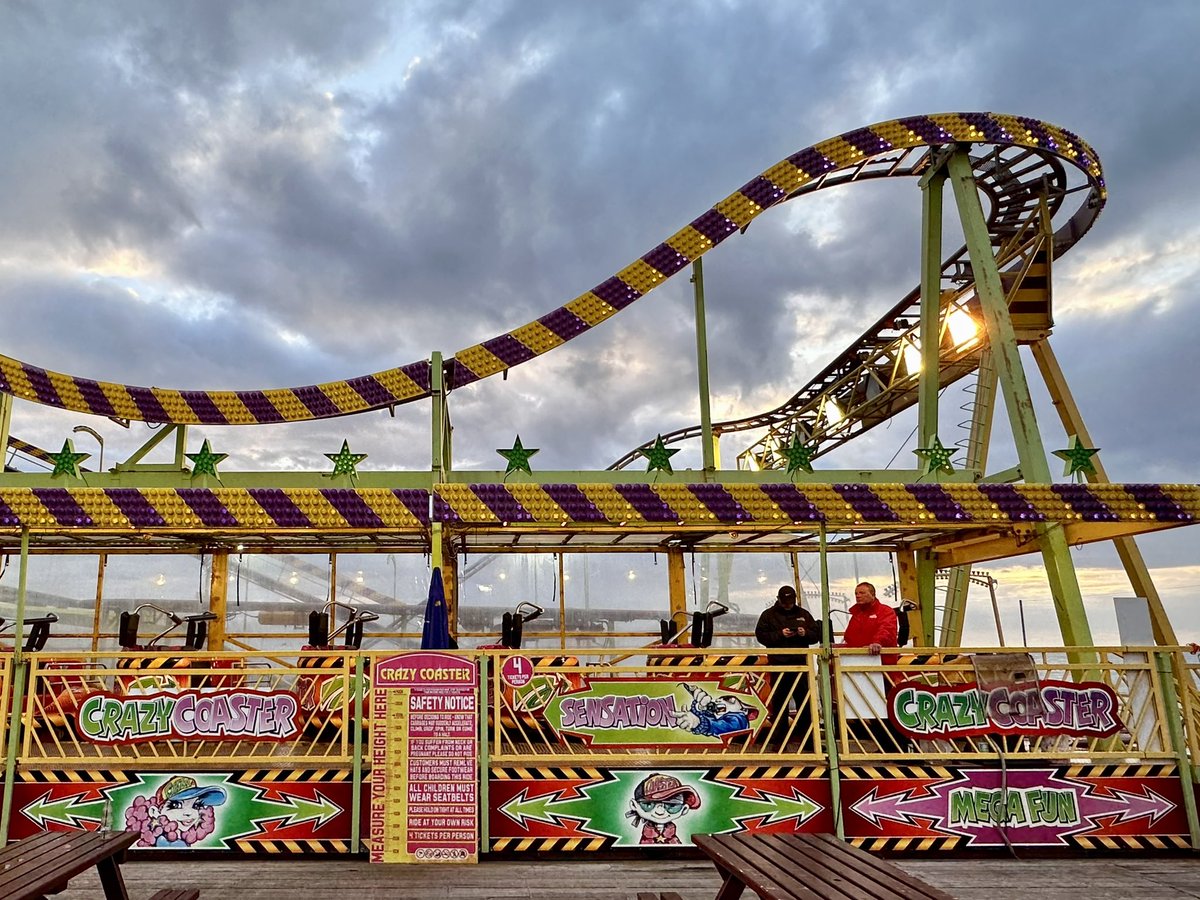 Crazy Coaster】 ブラックプールにある海上コースター！ よこはま