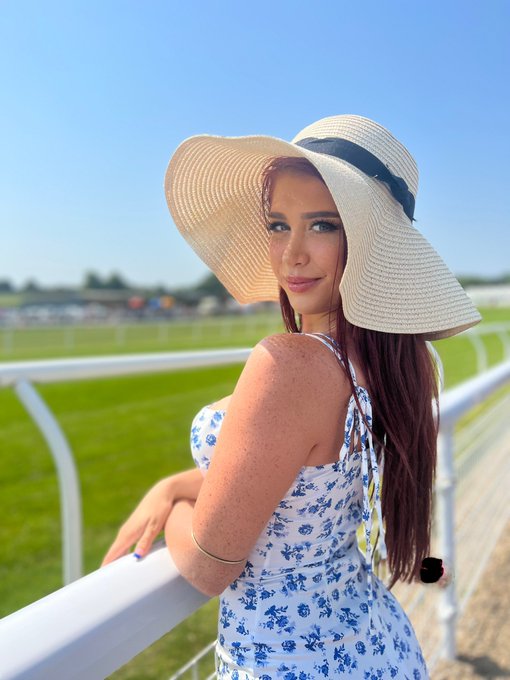 1 pic. The races ♥️? https://t.co/AFcOLzuiRS