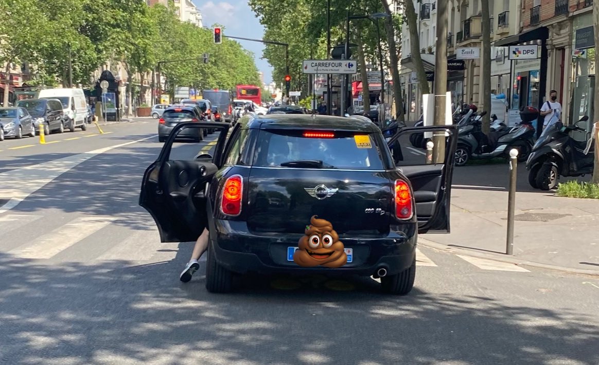 MDB_BB's tweet photo. @BMW Des photos de chauffards en @BMW garés sur les passages piétons, les trottoirs ou les pistes cyclables, on en a plein
#GCUM
#egoisme
#dangerosite
#jmenfoutisme
A quand le test de QI avant d’acheter une voiture ? https://t.co/X9n7jg4dha