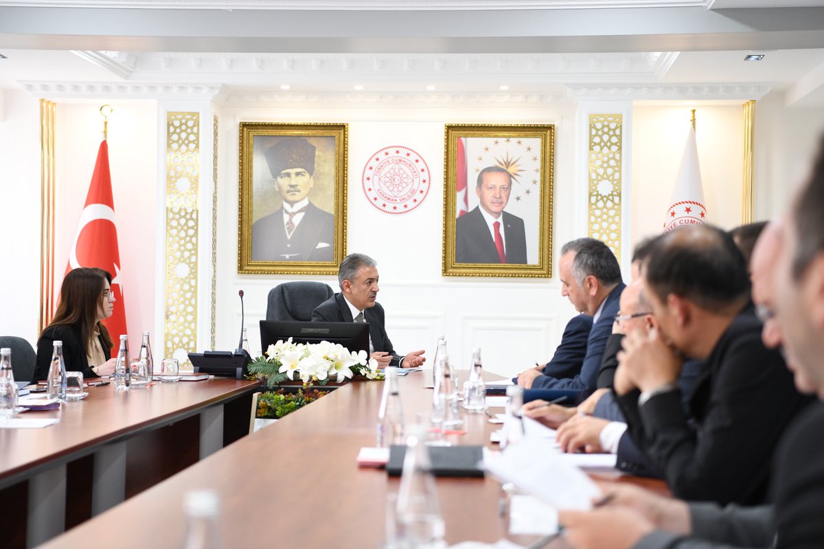 KaramanValiligi's tweet image. ➡️Valimiz Sn. Tuncay Akkoyun, Halk Günü’nde vatandaşlarımızla bir araya gelerek iletilen ihtiyaç ve talepleri dinleyip, toplantıda hazır bulunan ilgili kurum amirlerine taleplerin çözümü hususunda gerekli talimatlarda bulundu.