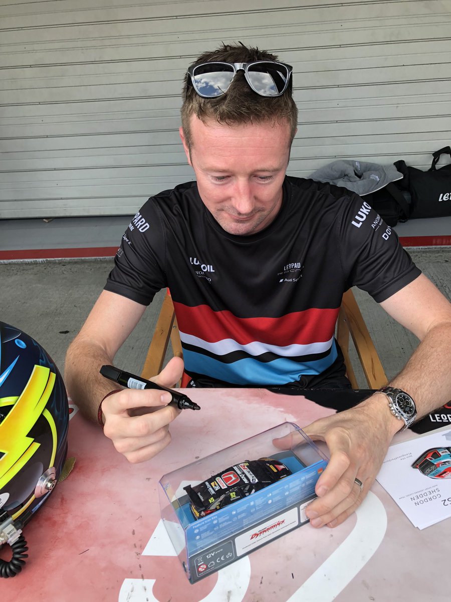 say_row_gun_toy's tweet photo. ⁦@gordonshedden⁩ #flash52 ⁦@Scalextric⁩ #suzukacircuit #fiawtcc 2018 https://t.co/4jvVcbo4Yd
