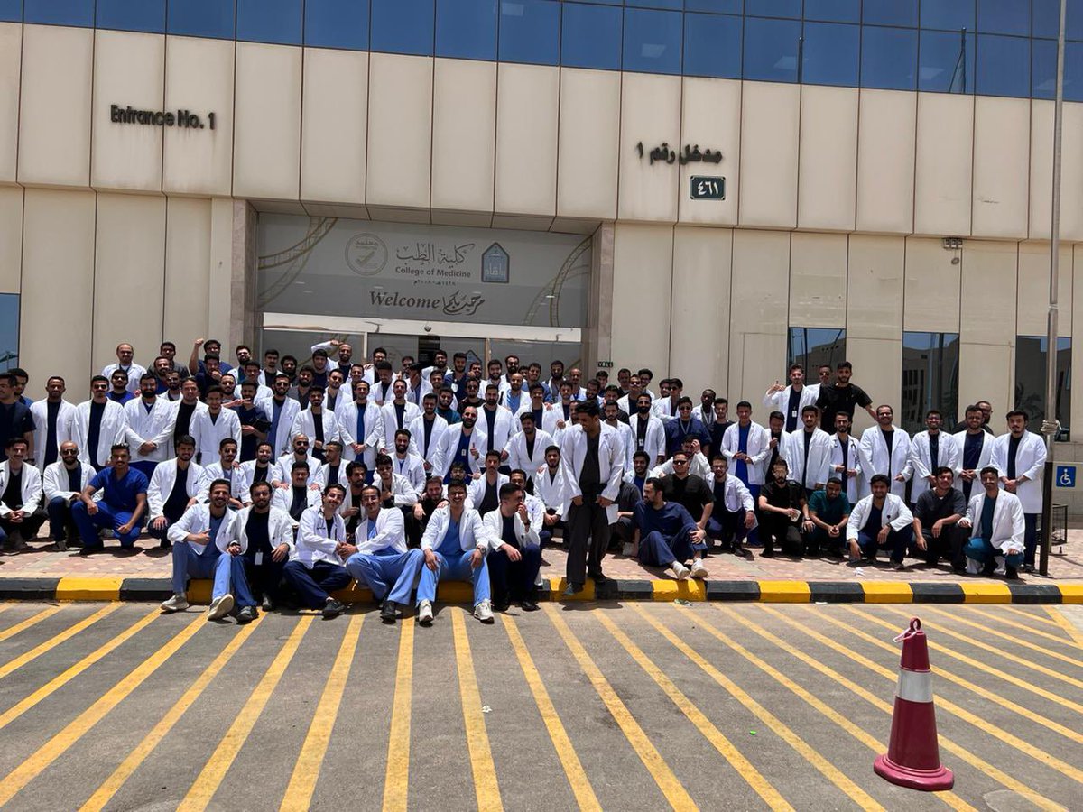 AbdullahJarboa's tweet photo. الحمدُللهِ الذي هيَّأَ البدء ويسرَ الطريق وطيّ�� المنتهى، الحمدُلله على التمام وحسْنُ الخِتام🎓 https://t.co/5h1rWVxyOV