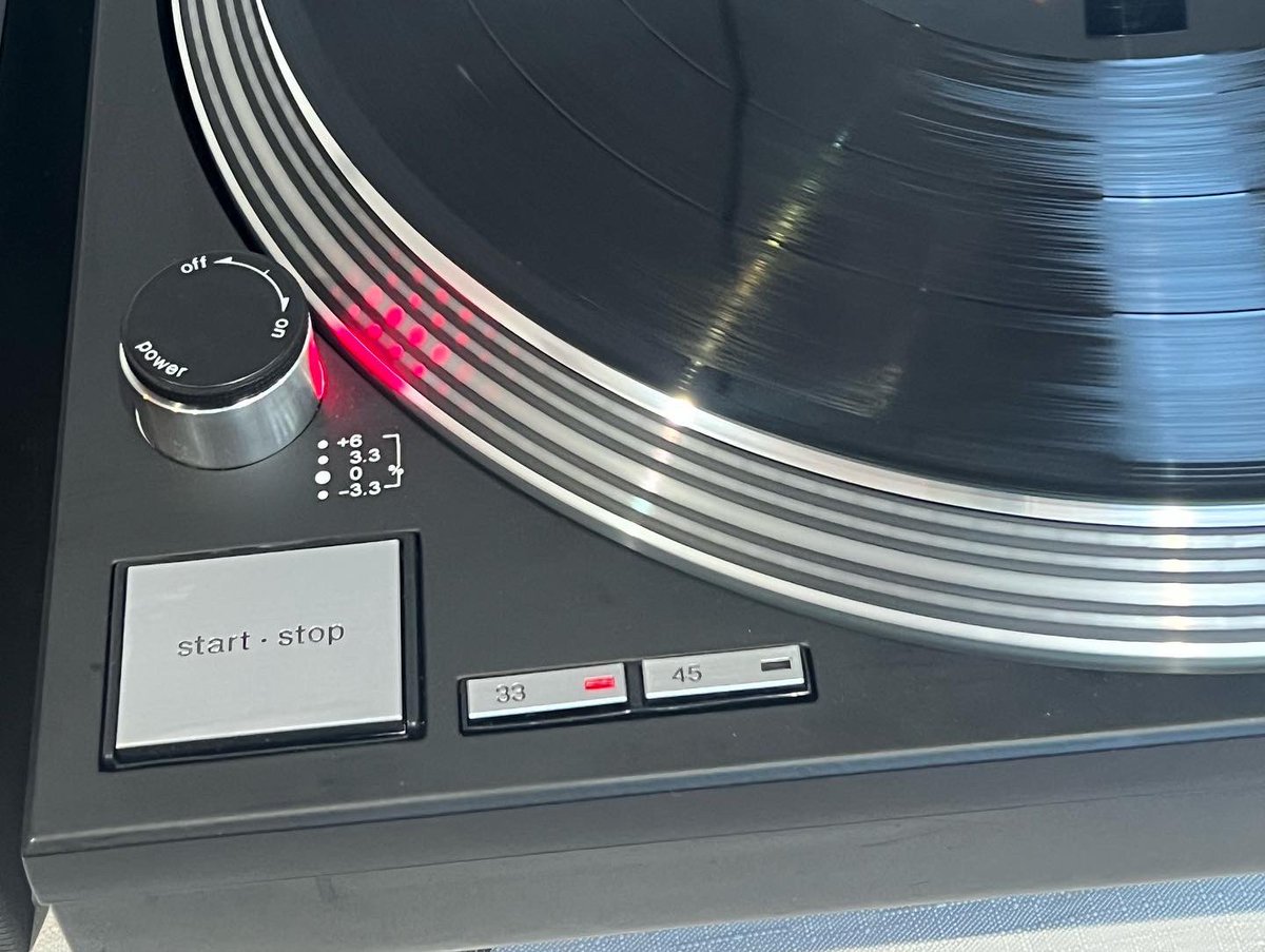 deck_doctor's tweet image. Matt black powder coat plinth with white screen printing. RCA socket box with switch on side for ext ground or int ground. Power socket for figure 8 cable. Brand new dustcover to finish the look.
#Technics1200 #Technics1210 #technicssl1210 #technicssl1200 #deck_doctor #deckdoctor