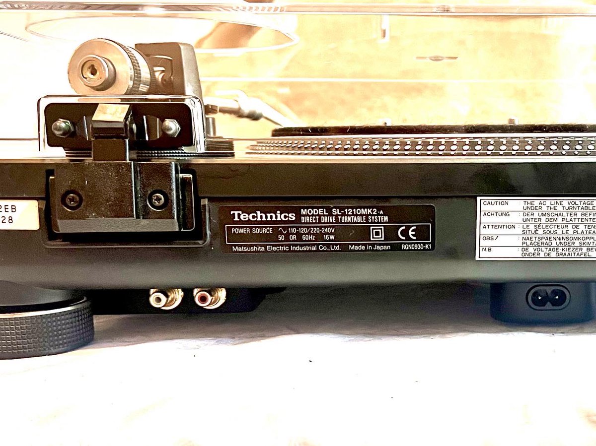 deck_doctor's tweet image. Matt black powder coat plinth with white screen printing. RCA socket box with switch on side for ext ground or int ground. Power socket for figure 8 cable. Brand new dustcover to finish the look.
#Technics1200 #Technics1210 #technicssl1210 #technicssl1200 #deck_doctor #deckdoctor