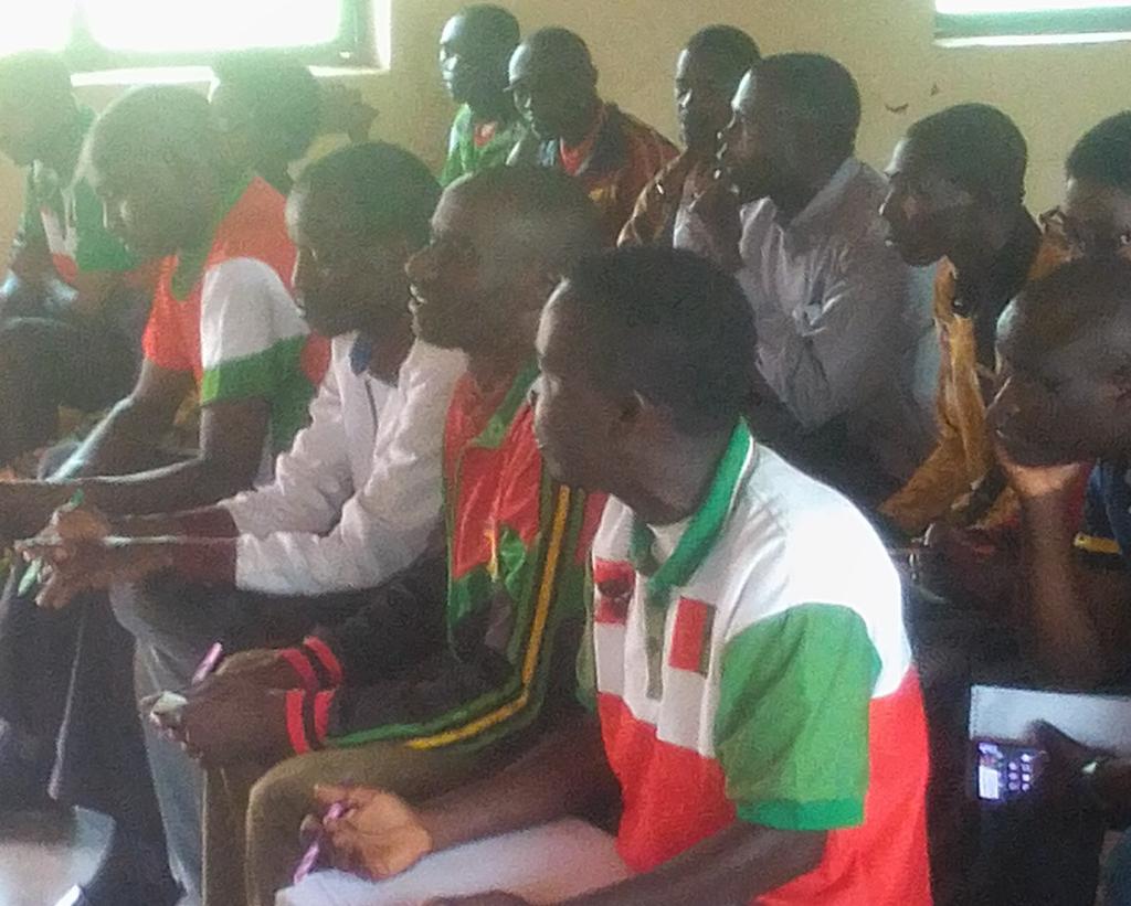 InkonaRyansoro's tweet photo. Kuri uyu wa kane igenekerezo rya 15.06.2023,Umunyamabanga w'umugambwe #CnddFdd muri komine Déo Ndikumana yagirishije inama komite ya zone,iya komine na mobilizasiyo mu ntumbero yo gutegura urubanza rwo kuri uwu wa gatandatu #NkurunzizaDay.@CnddFdd @GitegaVutura1 #Burundi https://t.co/RZP7Y4b4KX