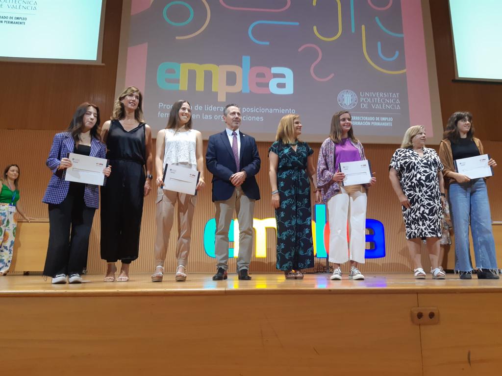 BragadoMonica's tweet photo. Ha sido un honor formar parte del programa de formación en liderazgo femenino EMPLEA UPV y ser vuestra madrina en su clausura. ¡Enhorabuena a todas las graduadas! Y recordad, el liderazgo está en vosotras y vuestras acciones pueden tener un gran impacto en la vida de los demás. https://t.co/VAn1B8y6Y9