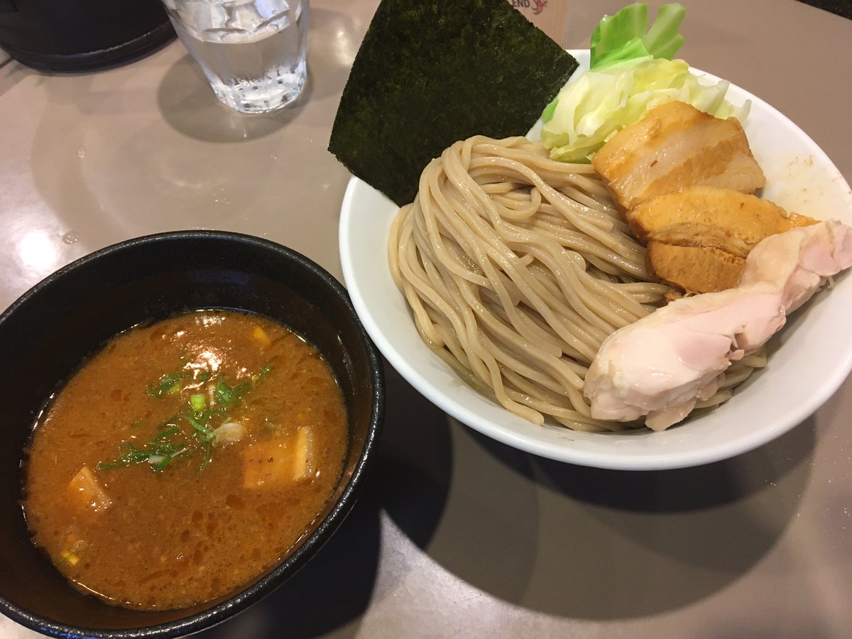 海老つけ麺肉増し@五ノ神製作所 in 新宿三丁目 ウマい！ 麺がイイ！ えびが強すぎないところがまたイイ！ 濃厚なつけ汁とさわやかなキャベツがあう！