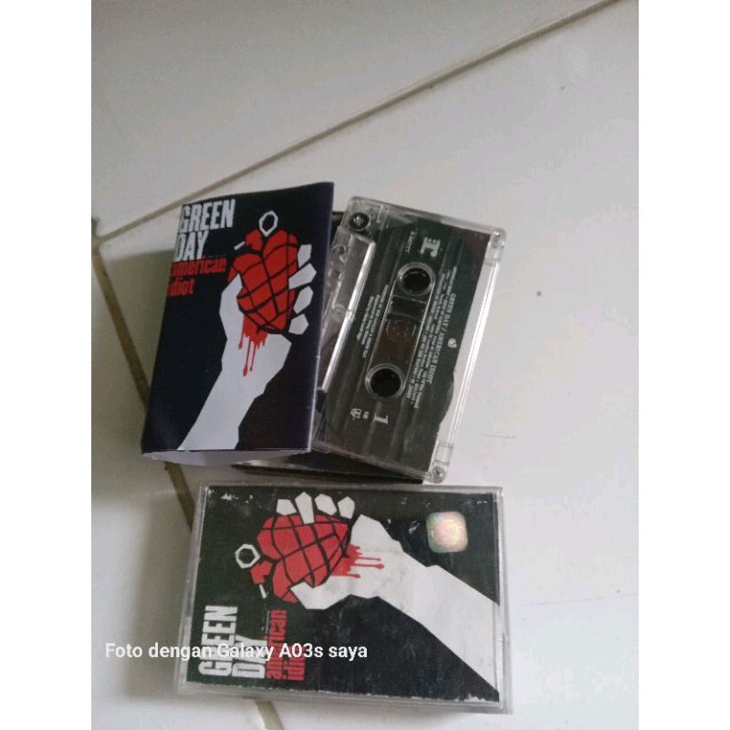 YLMERCH's tweet photo. Saya menjual Sepaket  kaset   GRE... seharga Rp110.000. Dapatkan di Shopee sekarang! https://t.co/L5Xzj8UGa9 #ShopeeID https://t.co/tHj93svp0o