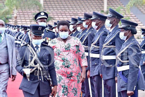 PHOTOS: Vice President @jessica_alupo inspects the parade on behalf of President @KagutaMuseveni, after arriving at Kololo ceremonial grounds for the #UGBudget2023 reading on June 15, 2023. President @KagutaMuseveni will address Parliament virtually because he's in self-isolation…