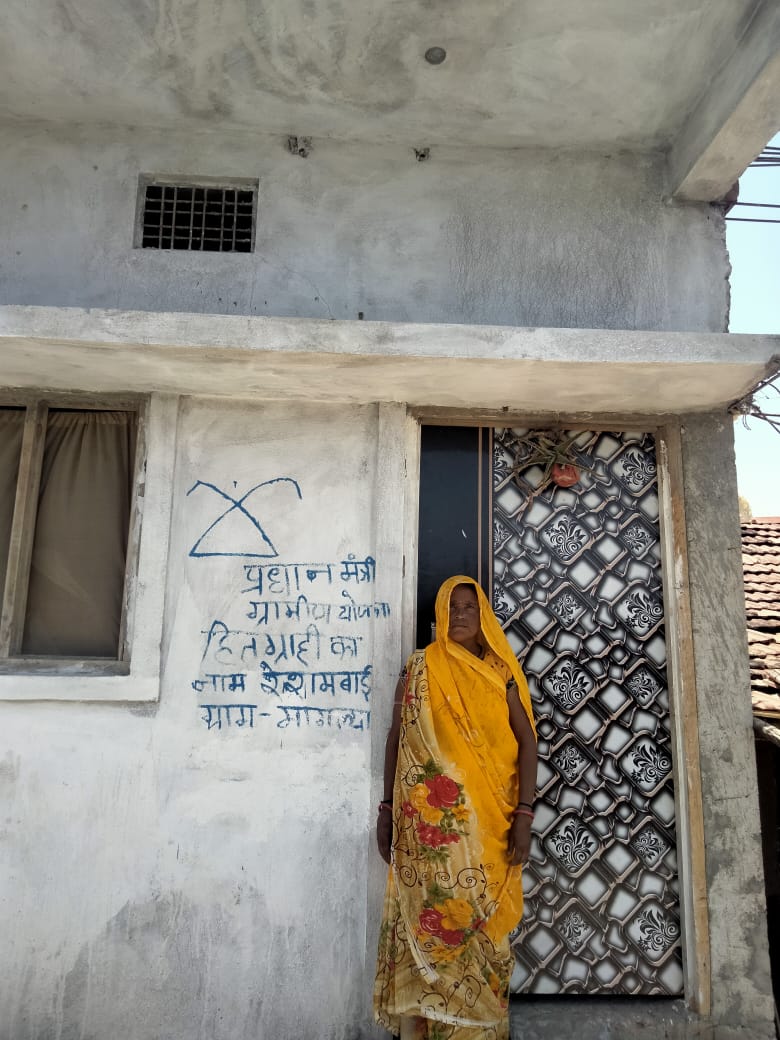 हितग्राही का नाम:   रेशमबाई बाबुलाल 
पीएमएवाई आईडी: MP118398776
 वर्ष: 2021-22
ग्राम: मांगल्या 
ग्राम पंचायत: मांगल्या
जनपद पंचायत:  डाॅ अम्बेडकर नगर महू 
जिला: इंदौर (म.प्र.)
<a href="/MoRD_GOI/">Ministry of Rural Development, Government of India</a>
<a href="/mopr_goi/">Ministry of Panchayati Raj, Government of India</a>
<a href="/minprdd/">Panchayat and Rural Development Department, MP</a>
<a href="/pmaygmp/">PMAYGMP</a>
<a href="/comindore/">Indore Commissioner</a>
<a href="/IndoreCollector/">Collector Indore</a>
<a href="/projsindore/">PRO JS Indore</a>
<a href="/JansamparkMP/">Jansampark MP</a>