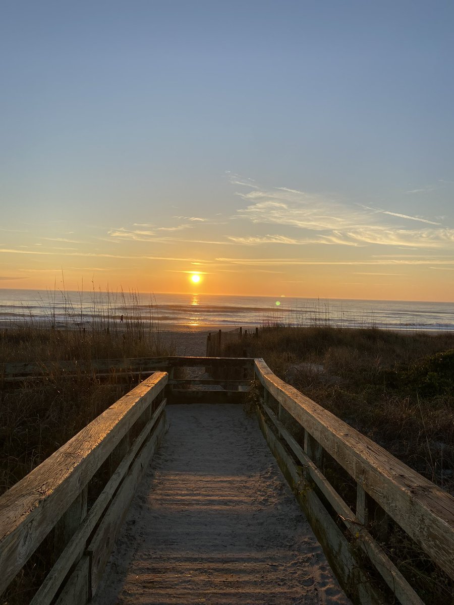 uncwswimdive's tweet photo. Happy June 15! Wilmington is paradise on earth. YOUR CALL. https://t.co/IMoXQbu6qE