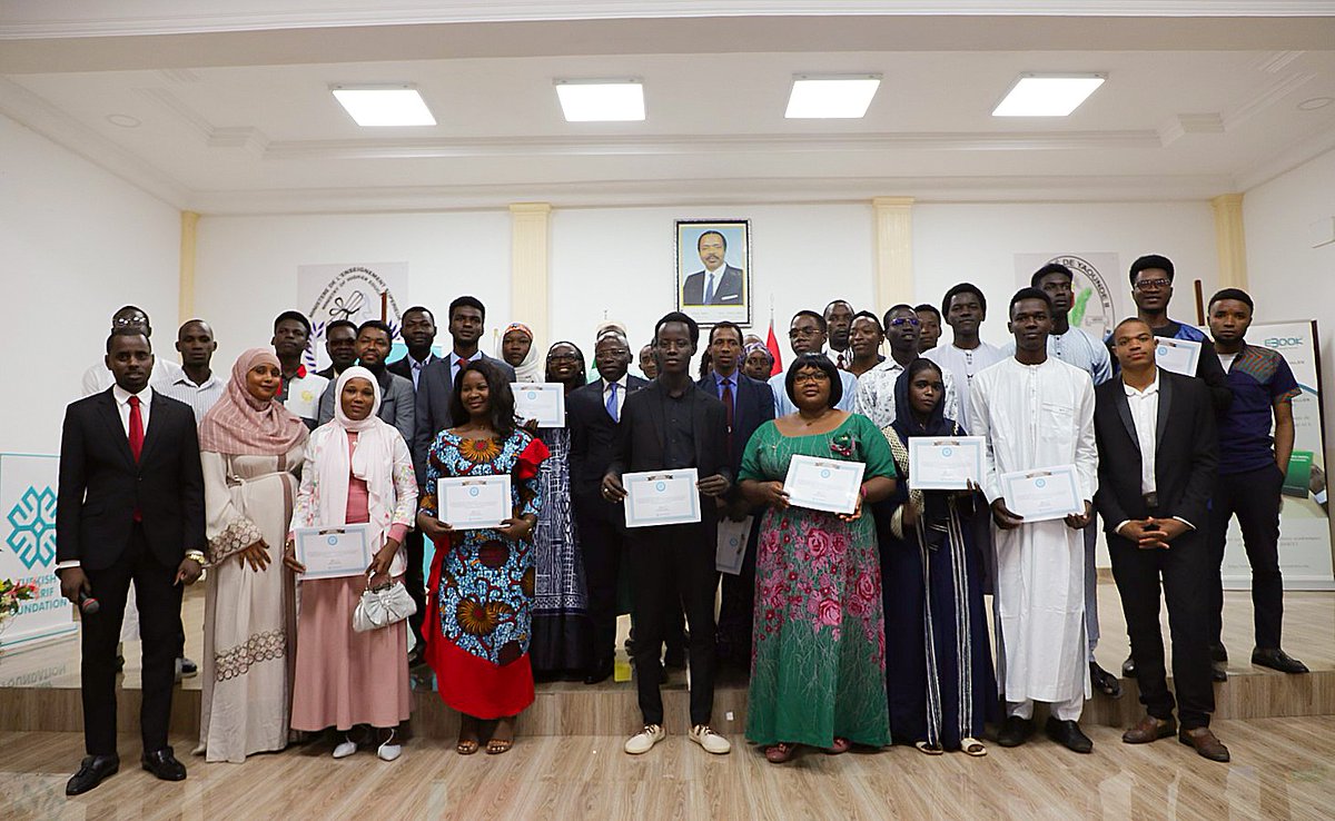 Kamerun Maarif Türkçe Araştırmaları Merkezinde Sertifika Töreni.🎓

Vakfımız ve Yaounde II Üniversitesi arasındaki iş birliği protokolüyle açılan Kamerun'un ilk Türkçe kursunda 57 öğrenci A1, A2 ve B1 seviyelerinde sertifika kazandı. Bu süreçte Türkçe dil becerilerini geliştiren